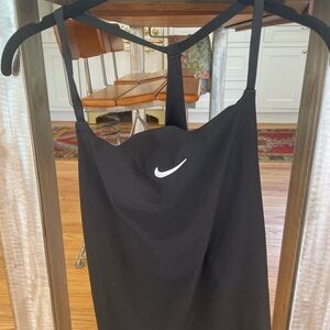 NWOT Nike workout/yoga top dri fit